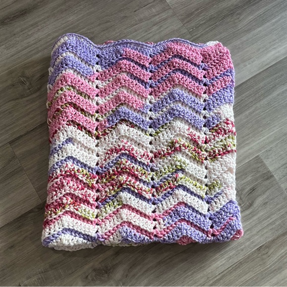 New Handmade Crochet Pastel Zig Zag Blanket - Picture 12 of 12